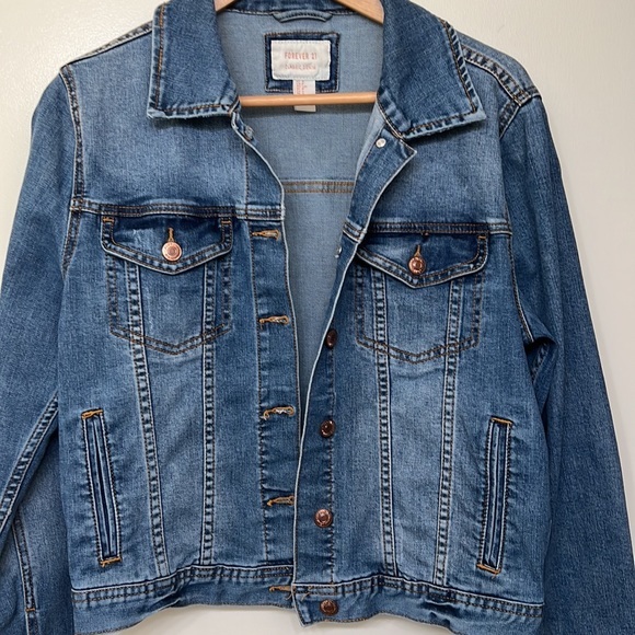 Forever 21 Jean Jacket. Size S - Picture 5 of 9